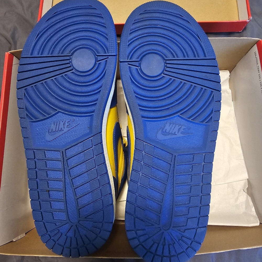 Jordan 1 Retro High OG Size 10.5W Reverse Laney - Picture 5 of 5